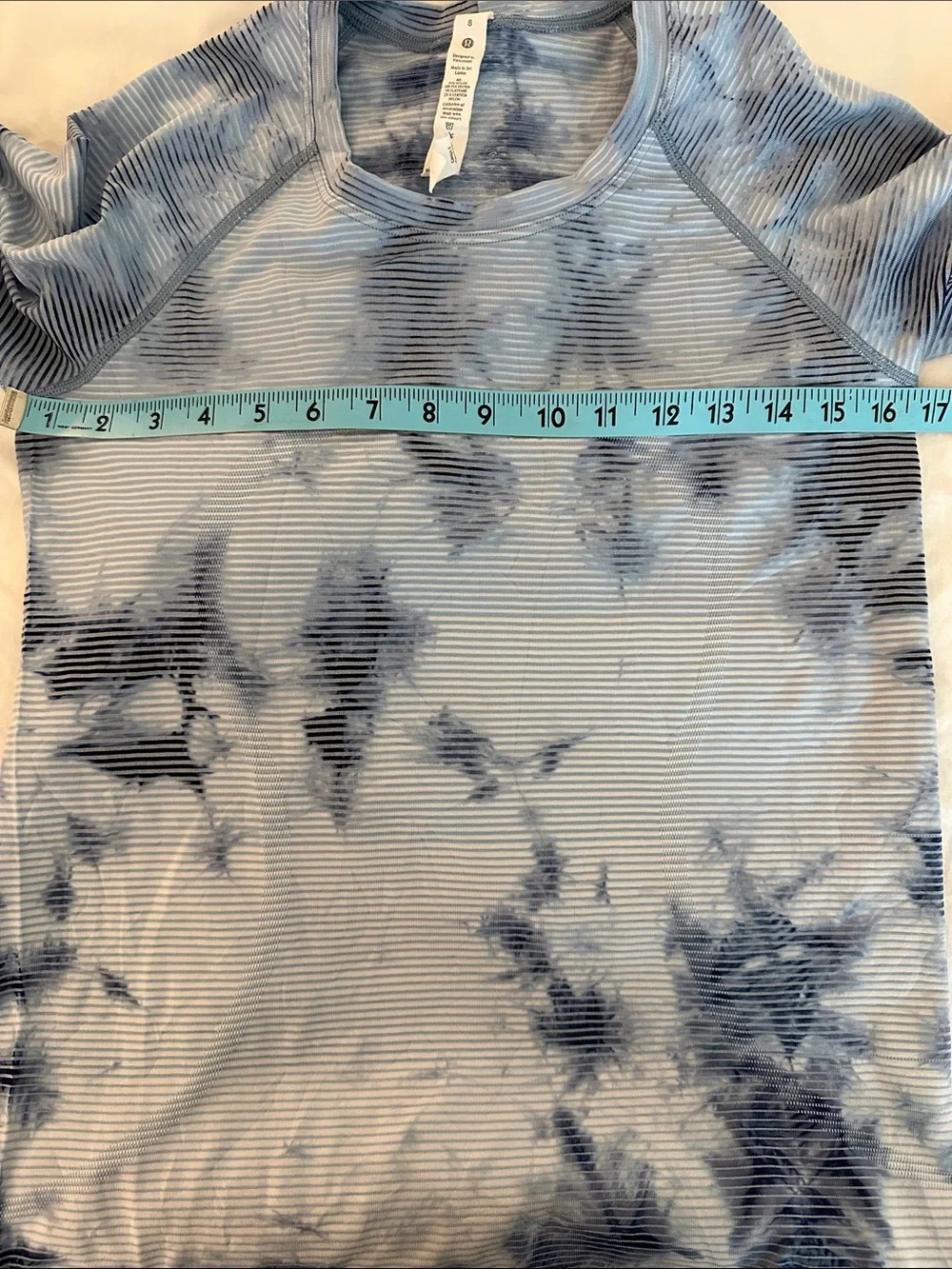 Lululemon Blue & White Athletic Tie-Dye Long Sleeve Crew Neck Top - size 8 EUC
